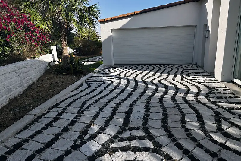 Illustration: after, a clean calçada driveway